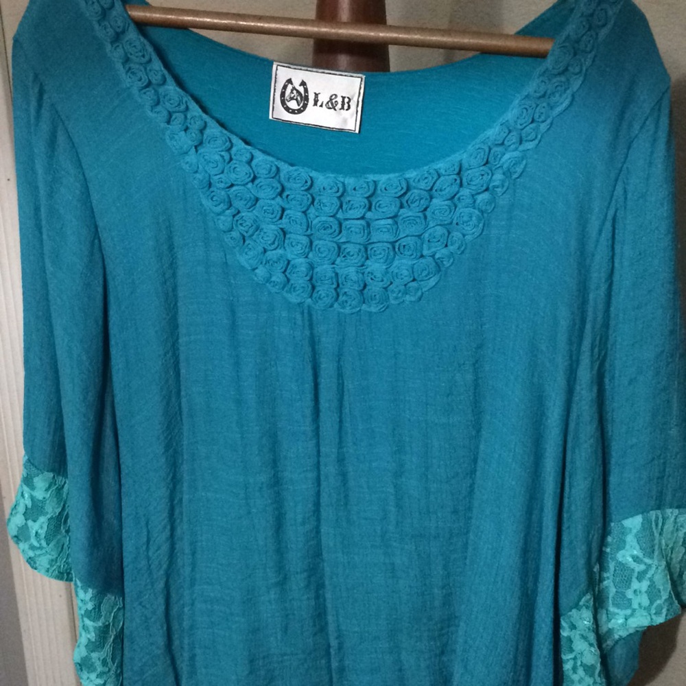 L&B Turquoise Flowy Top